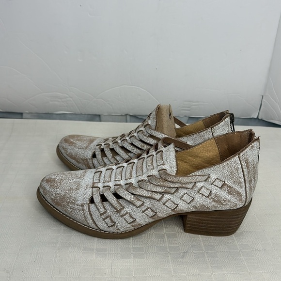 Diba True Very Berry Ankle Bootie size 9.5 - Picture 4 of 9